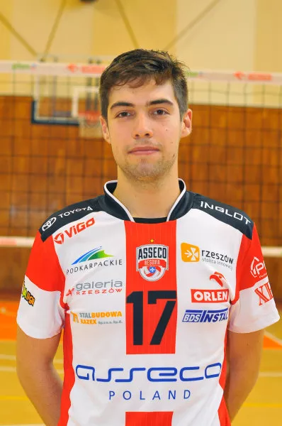 W wyrównanym, pięciosetowym spotkaniu, rzeszowianie musieli uznać wyższość rywali. Całość spotkania podsumował dla nas Jakub Burnatowski