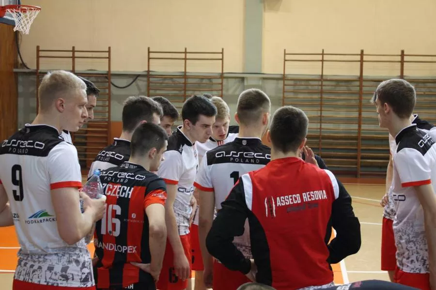 1/2: Walkę o finał Mistrzostw Polski Juniorów wygrali warszawianie