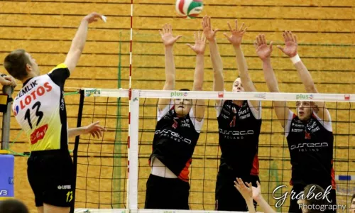Zwycięstwo na drugim końcu Polski. Pierwszy tiebreak Resoviaków w obecnym sezonie i pierwsza porażka gdńszczan na swoim terenie.
