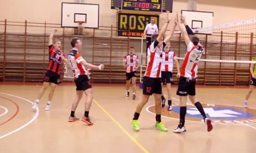 Szarpany mecz zakończony zwycięstwem rzeszowian