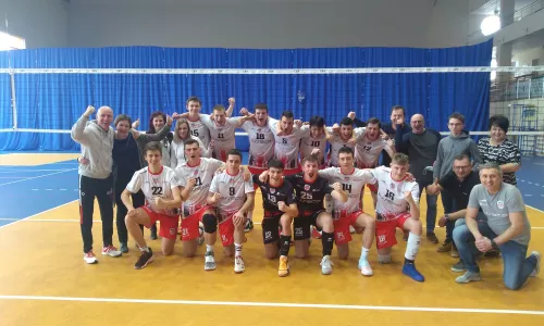 Juniorzy Młodsi z kompletem zwycięstw awansują do TOP16 drużyn w Polsce.